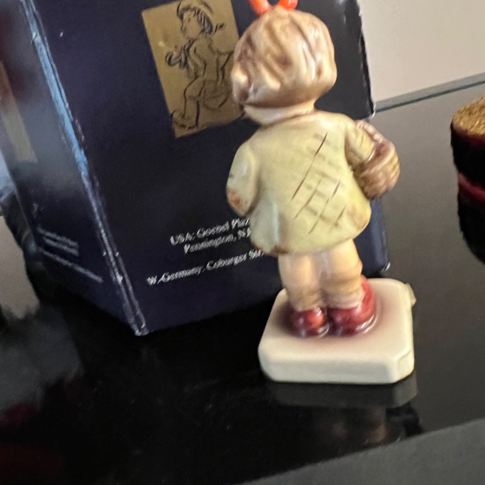 Hummel - Picture 3 of 4